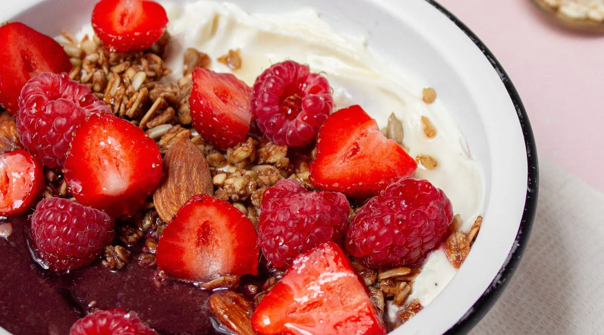Acai bowl fruits rouges et granola : la recette du chef Matthieu Payet-Godel